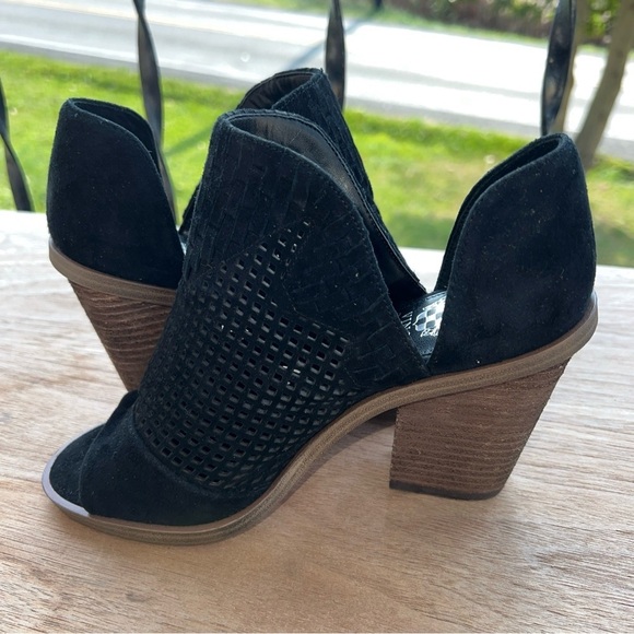 Vince Camuto Booties VC-Fritzey Black Brown Cut Out Chunky Heels Bootie Size 7 - Picture 7 of 11